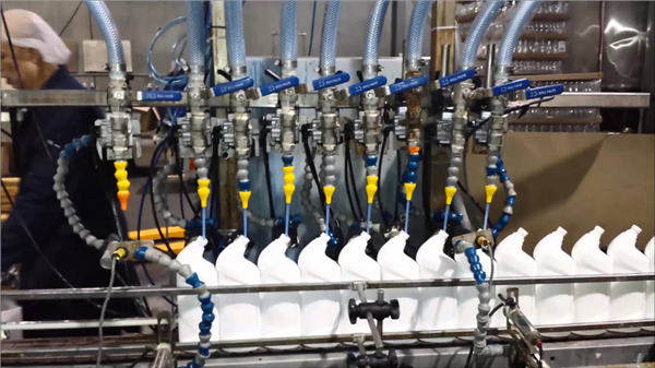 සම්පූර්ණ ස්වයංක්‍රීය වැසිකිළි පිරිසිදු කරන්නා බ්ලීච් රේඛීය වර්ගයේ පිරවුම් යන්ත්‍රය